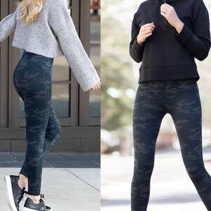 SPANX Look At Me Now Seamless Legging in black Camo Size Medium